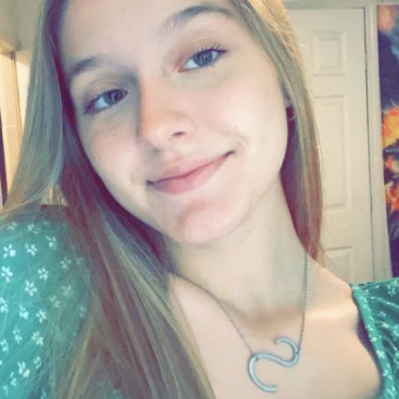 Profile Picture of Samantha Addario (@sam_addario) on Poshmark