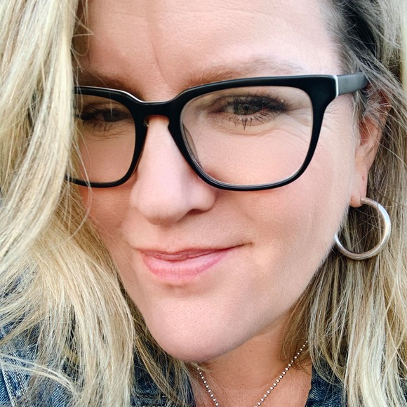 Profile Picture of Kate Dobens (@kdobens) on Poshmark