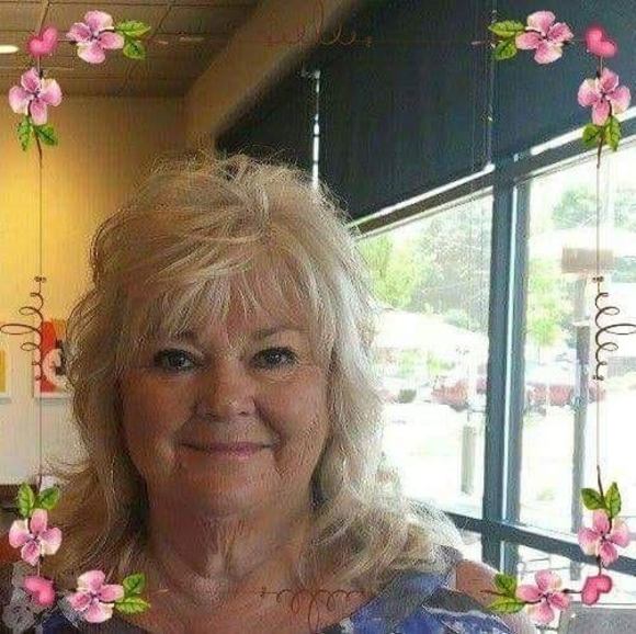 Profile Picture of Sharon Schneider (@mamawss) on Poshmark