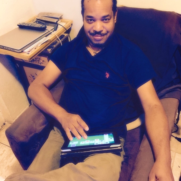 Profile Picture of Carlos Paulino (@carlosp63) on Poshmark