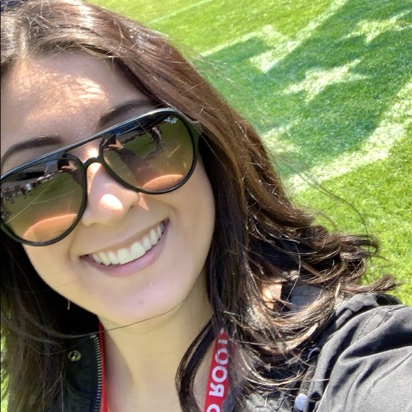 Deanna Bonder - Poshmark Profile Picture of Deanna Bonder (@deannabonder) on Poshmark