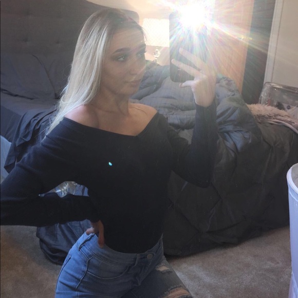 Profile Picture of Anna Downs (@annaadownss) on Poshmark