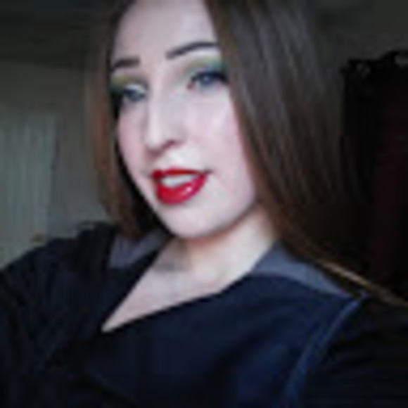 Profile Picture of Samantha Matthaeus (@smatthaeus) on Poshmark