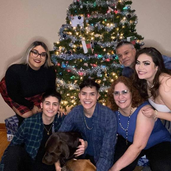 Profile Picture of Vicky Guzman (@vicky_guzman) on Poshmark