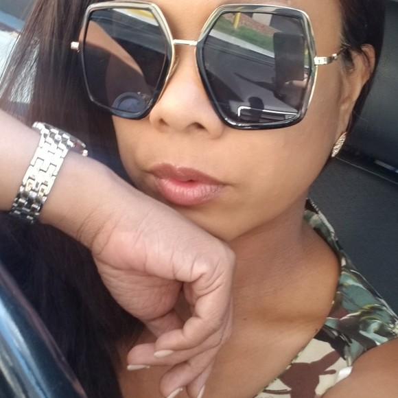 Profile Picture of Catherine Datuin (@catherinedatuin) on Poshmark