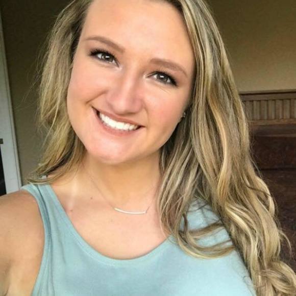 Profile Picture of Alysa Duncker (@alysaduncker) on Poshmark