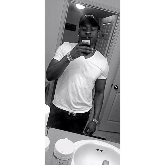 Profile Picture of Peterson Apollon (@schoolboiipete) on Poshmark