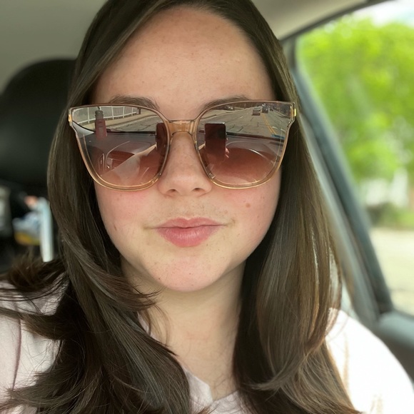 Profile Picture of Melanie Plankey (@melanie_plankey) on Poshmark