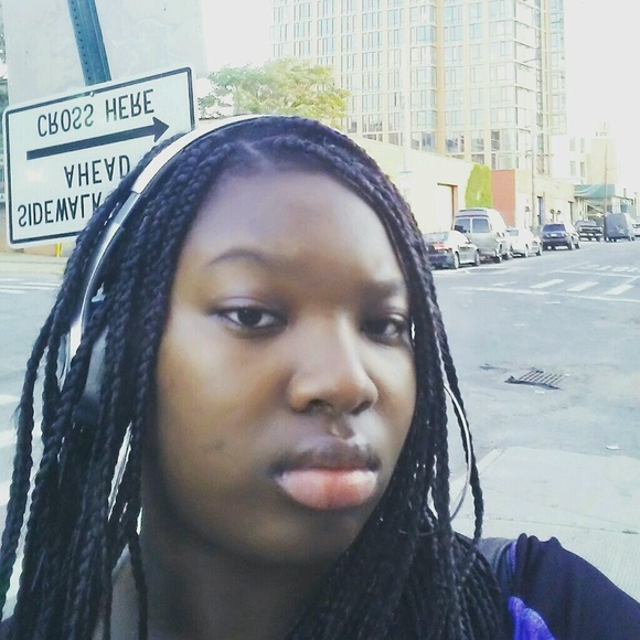 Profile Picture of Essence Robinson (@essence512) on Poshmark