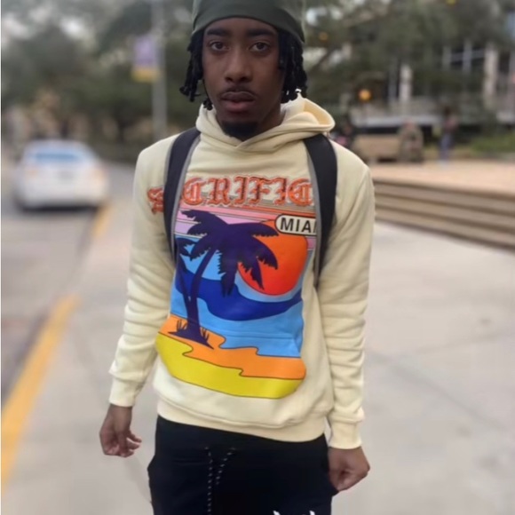 Profile Picture of Kim Leon (@kimibi) on Poshmark