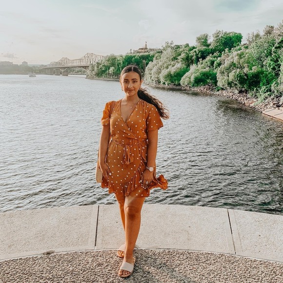 Profile Picture of Manuela Jimenez (@manue_jimenez) on Poshmark