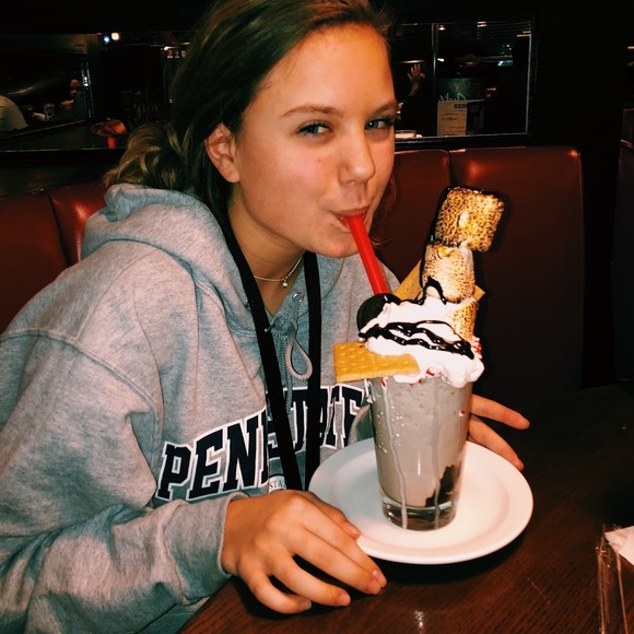 Profile Picture of Olivia Errera (@livvyrose2015) on Poshmark