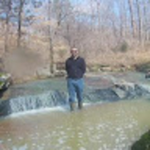 Profile Picture of David Gunter (@davidgunter30) on Poshmark