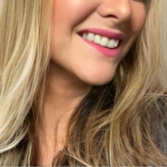 Profile Picture of Missy Palette (@alexpallett) on Poshmark