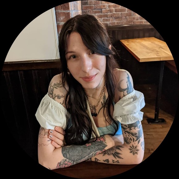 Profile Picture of Katie Ashley (@katieashley2000) on Poshmark