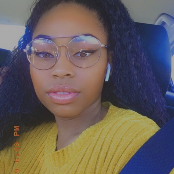 Profile Picture of Gigi Bragg (@gigibragg) on Poshmark