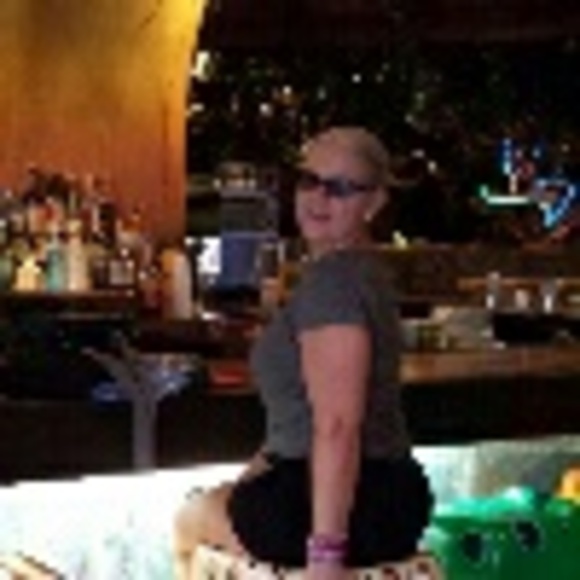 Profile Picture of Noreen Maksym (@normak67) on Poshmark