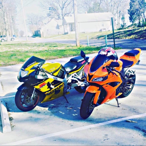 Profile Picture of Chris Toms (@cfffgggggg) on Poshmark