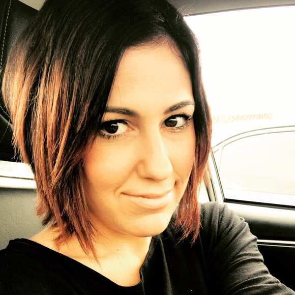 Profile Picture of Shelly Lynas (@shellybello1978) on Poshmark