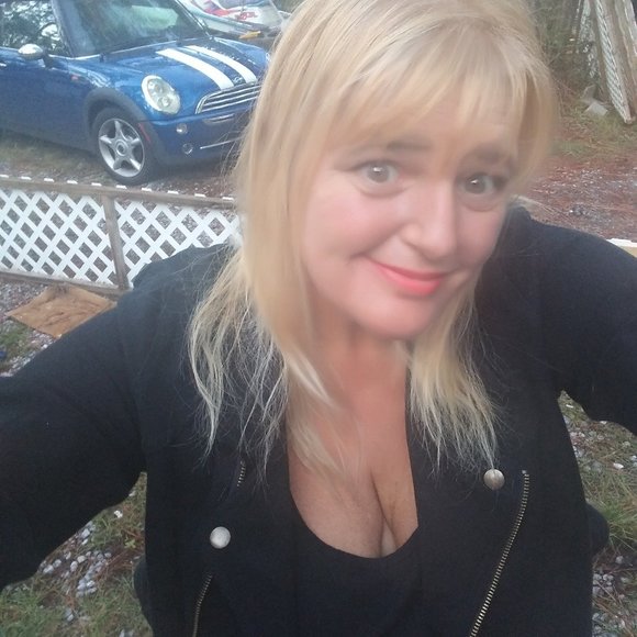 Profile Picture of Mandy Perkins (@mandyper74) on Poshmark