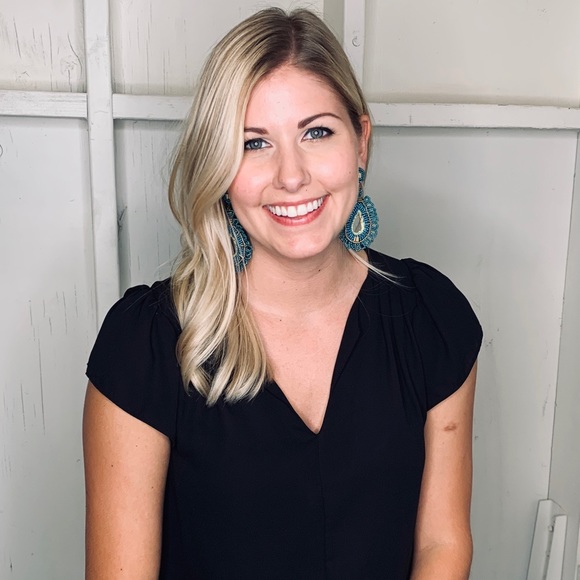 Meredith Tirpak - Poshmark Profile Picture of Meredith Tirpak (@meredithtirpak) on Poshmark