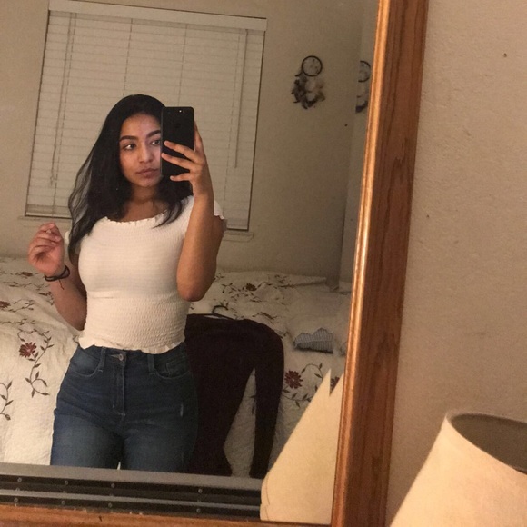 Profile Picture of Cassandra Vargas (@cvruiizz) on Poshmark