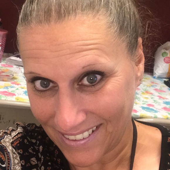 Profile Picture of Kimberly Weggeman (@kimwct) on Poshmark