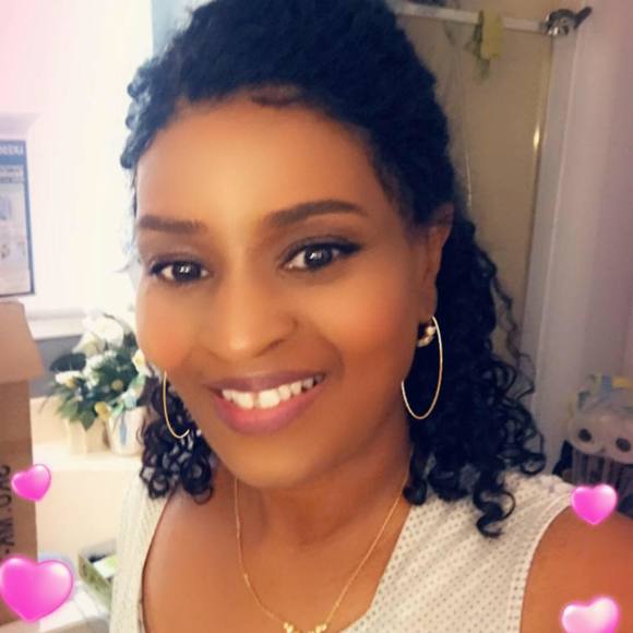 Profile Picture of Sherry James (@sherry504) on Poshmark
