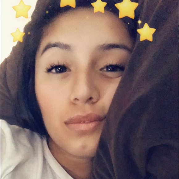 Profile Picture of Bianca Zaragoza (@biancamz0523) on Poshmark