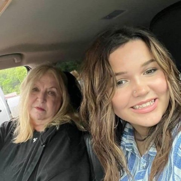 Profile Picture of Angela Thornsbury (@angelathornsbur) on Poshmark