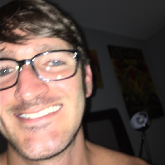 Profile Picture of Damon Staser (@dstaser) on Poshmark