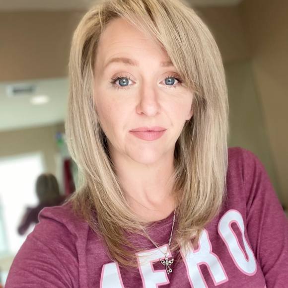 Profile Picture of Bobi Mcclure (@bobiadams) on Poshmark