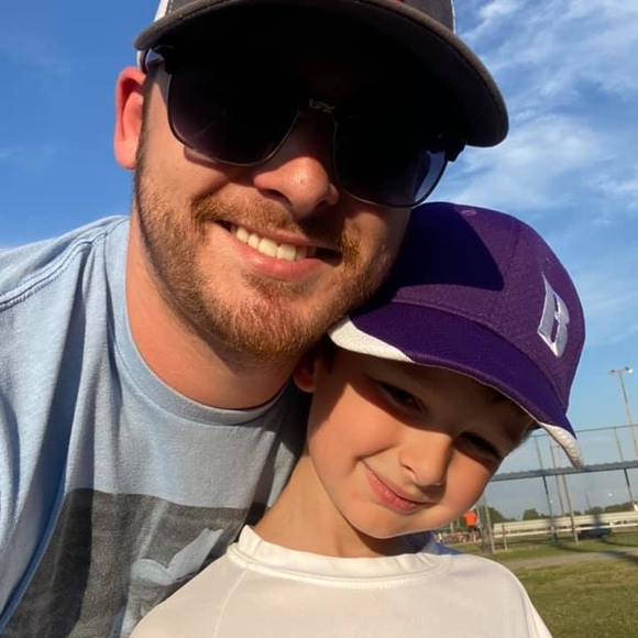 Hunter Sisk - Poshmark Profile Picture of Hunter Sisk (@hunter2387) on Poshmark