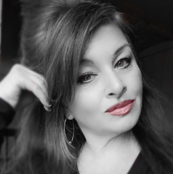 Profile Picture of Wendy Arthur riddle (@wriddle07) on Poshmark