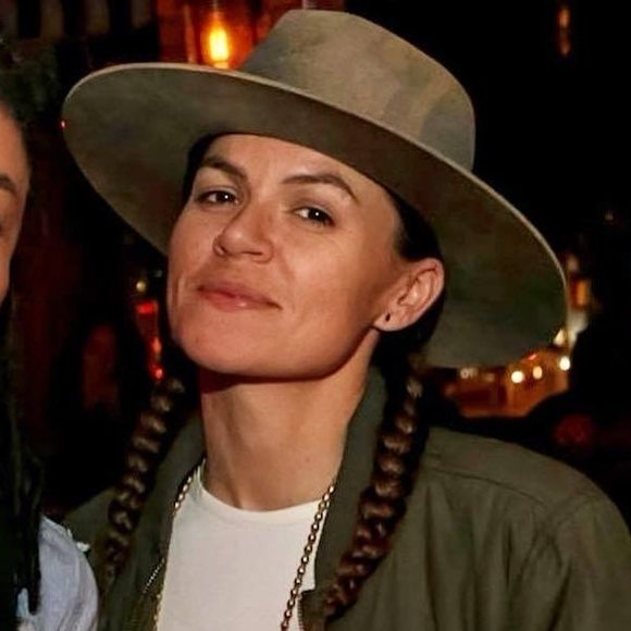 Profile Picture of Whitney Mixter (@wmixter) on Poshmark