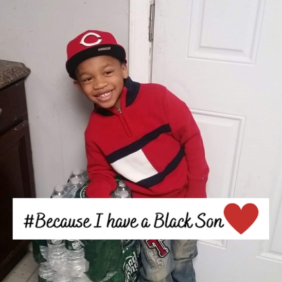 Profile Picture of Caron Hutchins (@caron4040) on Poshmark
