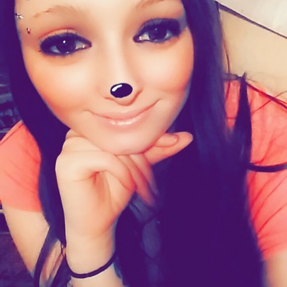 Profile Picture of Samantha Garfield (@samgarfield97) on Poshmark