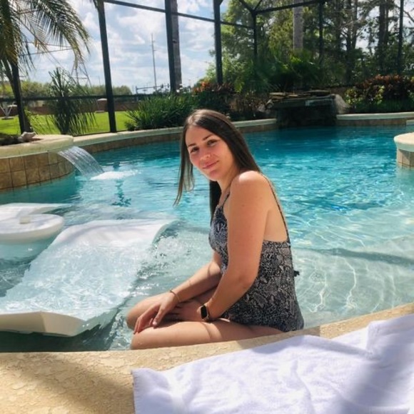 Profile Picture of Cheyla Dominguez (@cheyladominguez) on Poshmark