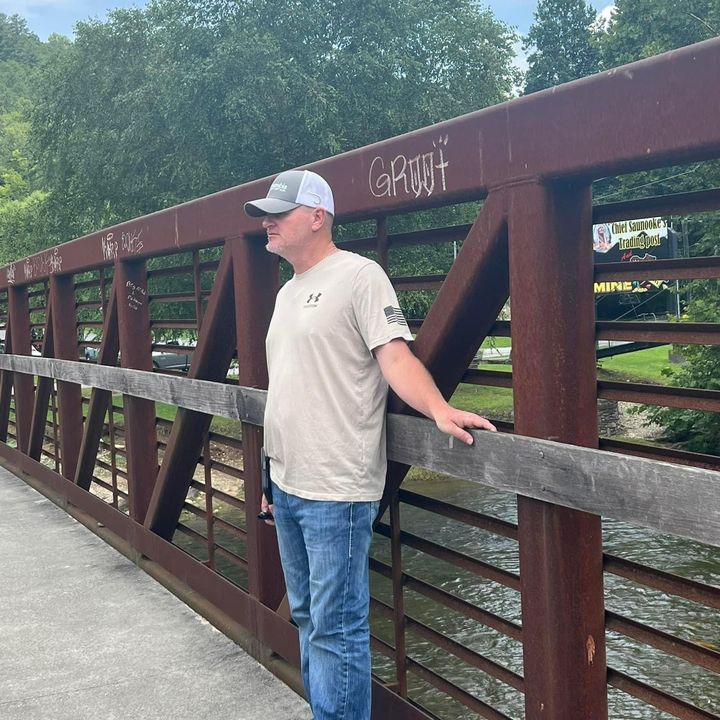 Profile Picture of Robert (@robertrosales84) on Tiktok