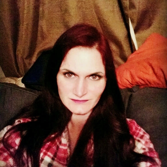 Profile Picture of Samantha Cordle (@angelmom1217) on Poshmark
