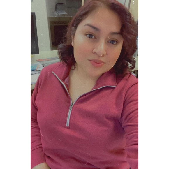 Profile Picture of Daniela Nava (@dnela37) on Poshmark