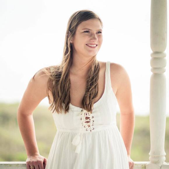 Profile Picture of Hamby Senser (@hambylouise) on Poshmark