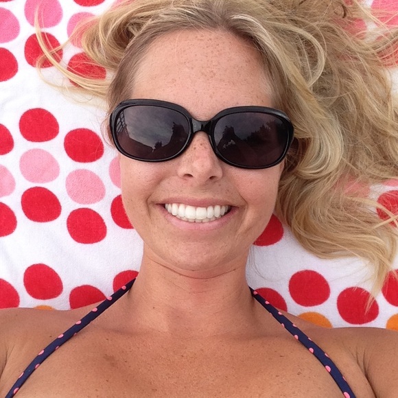 Profile Picture of Brooke Gable (@bgable) on Poshmark