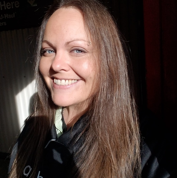 Profile Picture of Dawn Cloud (@melissadc1980) on Poshmark