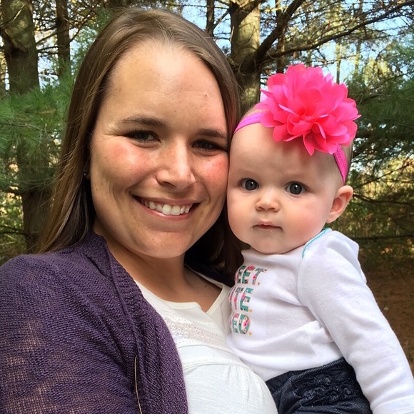 Profile Picture of Ashley Zelt (@ashleyzelt615) on Poshmark