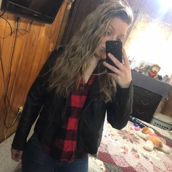 Profile Picture of Sammantha Lashomb (@sambabe2017) on Poshmark
