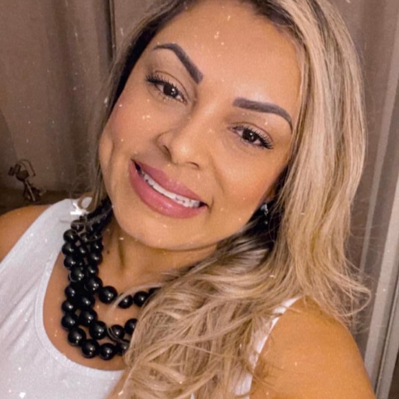 Profile Picture of Daniela Araujo (@dani540) on Poshmark