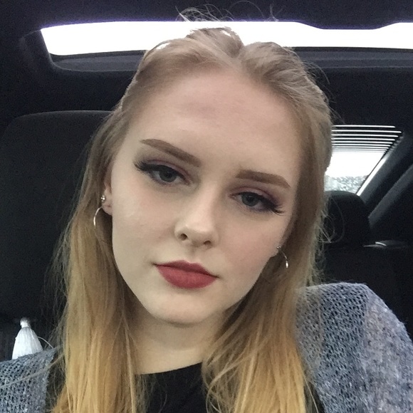 Profile Picture of Brianna Rech (@briannabannana) on Poshmark