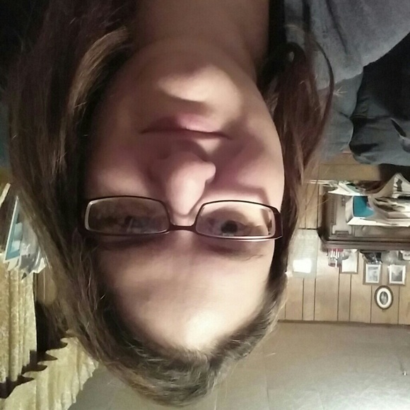 Profile Picture of Kathryn Featherngill (@kfeather) on Poshmark