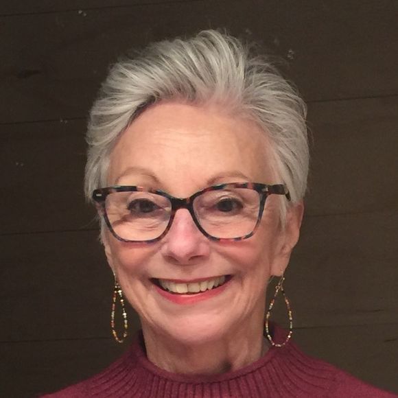 Profile Picture of Clare Jacobsen (@clarejacobsen) on Poshmark